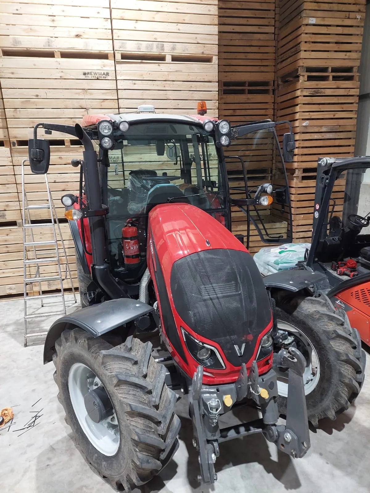 Valtra A114